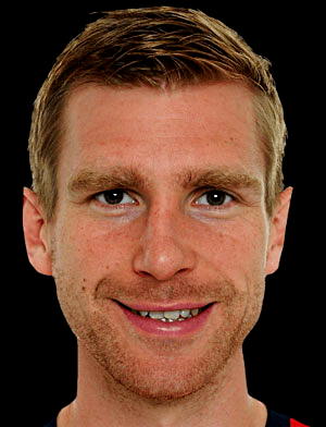 Mertesacker starts for Arsenal in FA Cup final