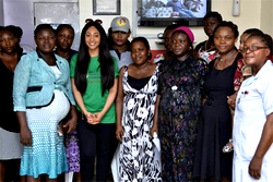 Nollywood actress Rosaline Meurer donates cash to pregnant women