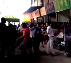 Video: Nigerian beaten by mob in China