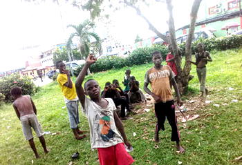 SKOLOMBO: Homeless kids who paint Calabar red