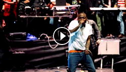 Video: Davido shares ’30 Billion’ with fans in live performance