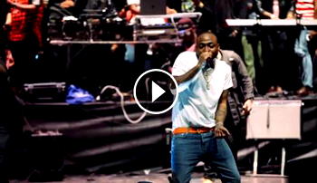 Video: Davido shares ’30 Billion’ with fans in live performance