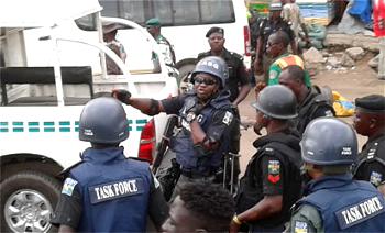 3 injured, vehicles vandalised  as bus drivers battle Lagos Taskforce officals  in  Lagos