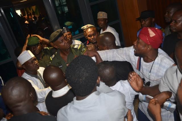 Breaking: (Photos) Angry students storm NASS, protest non-recognition of President Obasi
