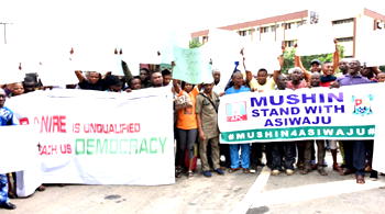 APC members protest at Alausa, demand Banire’s expuulsion