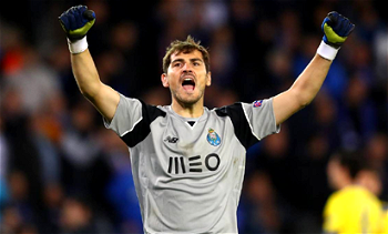 Casillas extends Porto contract