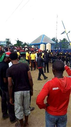Photos: IPOB supporters storm Rivers police station, secure release of arrested members