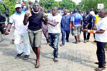 I’m no Badoo, man in Vanguard cover photo cries out