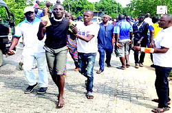 I’m no Badoo, man in Vanguard cover photo cries out