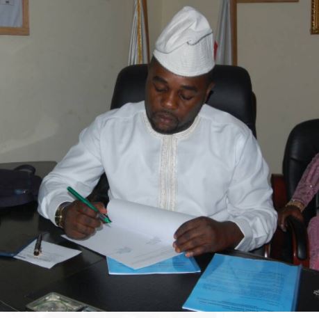 Council Boss Oshinowo inaugurates bursary scheme