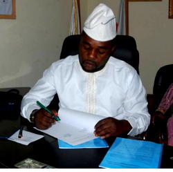 Council Boss Oshinowo inaugurates bursary scheme 
