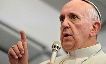 Pentecost : Pope Francis decries social media, propaganda