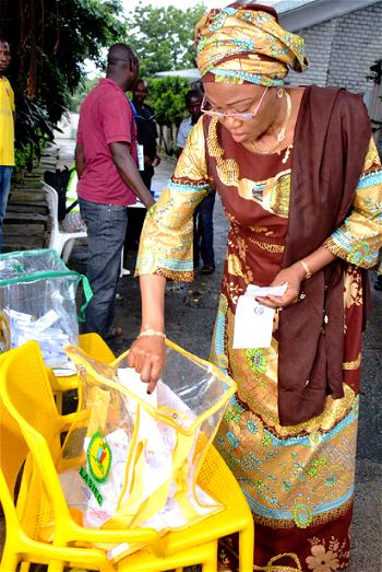 Just in: Remi Tinubu casts vote in Falomo, Lagos