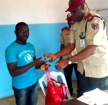 Ogun: FRSC returns N158,500 out of N278,500 recovered from accident scene to owners