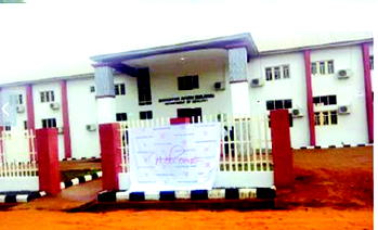 Petroleum coy donates  building to UNN