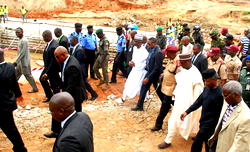 Video: Inspection of collapsed bridge along Mokwa – Jebba Road by Osinbajo