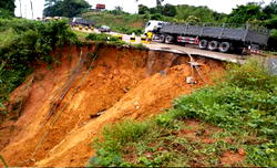 FG starts emergency repairs on Calabar-Odukpani highway