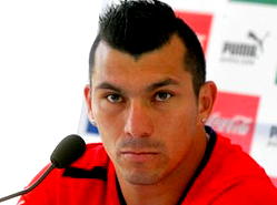Chile’s Medel to join Besiktas from Inter