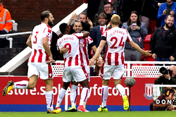 Jese sinks Arsenal, Man United hit four again