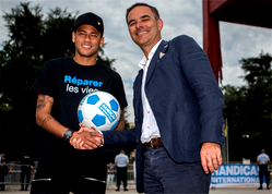 Neymar becomes Handicap International ambassador