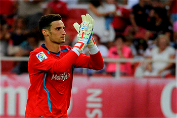 Sevilla ‘keeper Rico extends deal to 2021