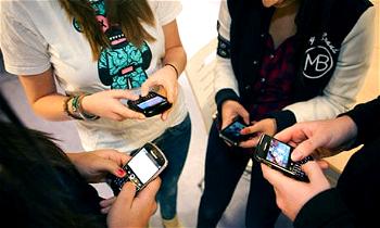Rep cautions against purchase of cell phones for kids