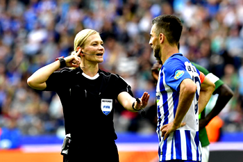 German female ref makes history as Leckie nets again