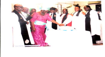 Anglican cleric berates prosperity preachers