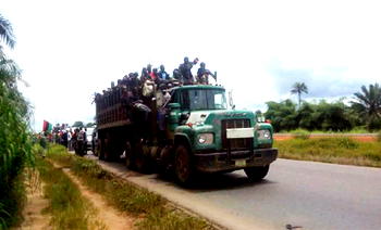 Breaking(Photos): Thousands of IPOB supporters head to Kanu’s home as army lay siege