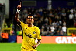 Madrid set aside 200m euros to sign Neymar