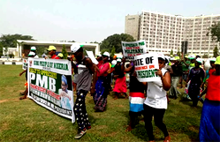 Photos: Igbo hail Buhari