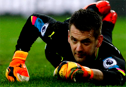 Real keeper Navas suffers groin injury