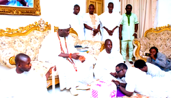 Pasuma pays Ooni of Ife  homage