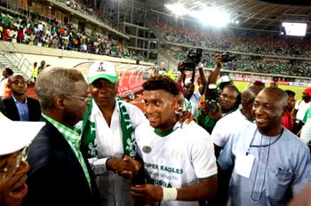 Photos: Saraki in Uyo salutes Iwobi, other Eagles