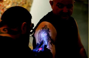 Tattoos help Israelis scarred by attacks, war