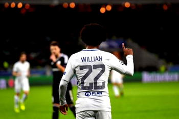 Resurgent Willian gives Conte food for thought