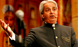 Video: Televangelist, Benny Hinn reacts to $1m donation by a Nigerian to his ministry