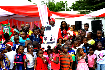 Love at Christmas: Ambode’s wife celebrates Xmas with over 500 ailing children, presents gift items