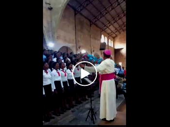 Video: Catholic Bishop of Nsukka Diocese Godfrey Onah conducts choir during carol
