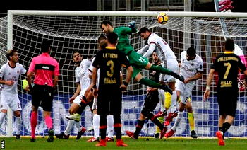 Goalkeeper Brignoli scores against AC Milan to create Serie A record