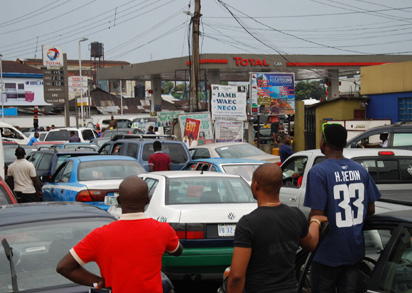 A long queue at a Total Fuel Station beside Total Village along Aba Road in Port Harcourt at the weekend. 