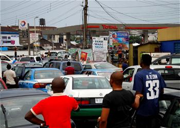 Petrol Queues: IPMAN wants FG to demolish 2,000 illegal filling stations