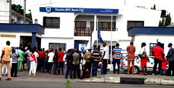 Photos: Looking for money at ATM