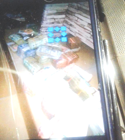 Naira hawkers go underground as CBN, police block sources of supply