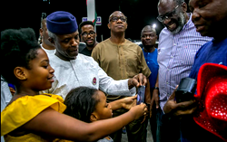 Fuel Scarcity: Nigerians commend Osinbajo for selfless leadership