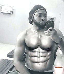 Uti Nwachukwu got ladies drooling over his racy photos