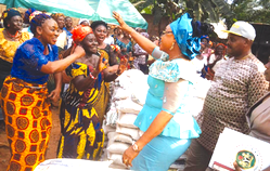 Nnanyelugo widows rejoice on Xmas with Enugu Deputy Gov