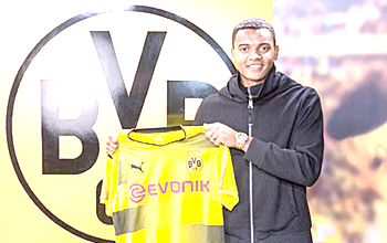Dortmund complete £20m signing of Akanji