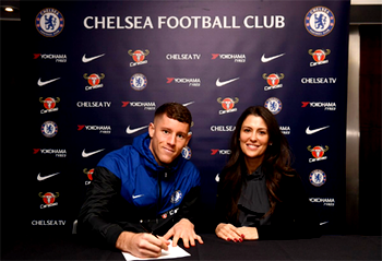 Everton’s Barkley completes Chelsea switch