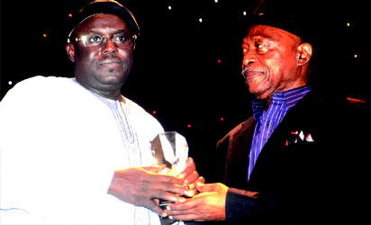 From left: GMD, Royal Exchange Plc, Alhaji Auwalu Muktari, receiving his Independent Newspapers' Outstanding Chief Executive Officer of the Year in Insurance Sector from Mr. Sam Amuka, Publisher of Vanguard Newspaper